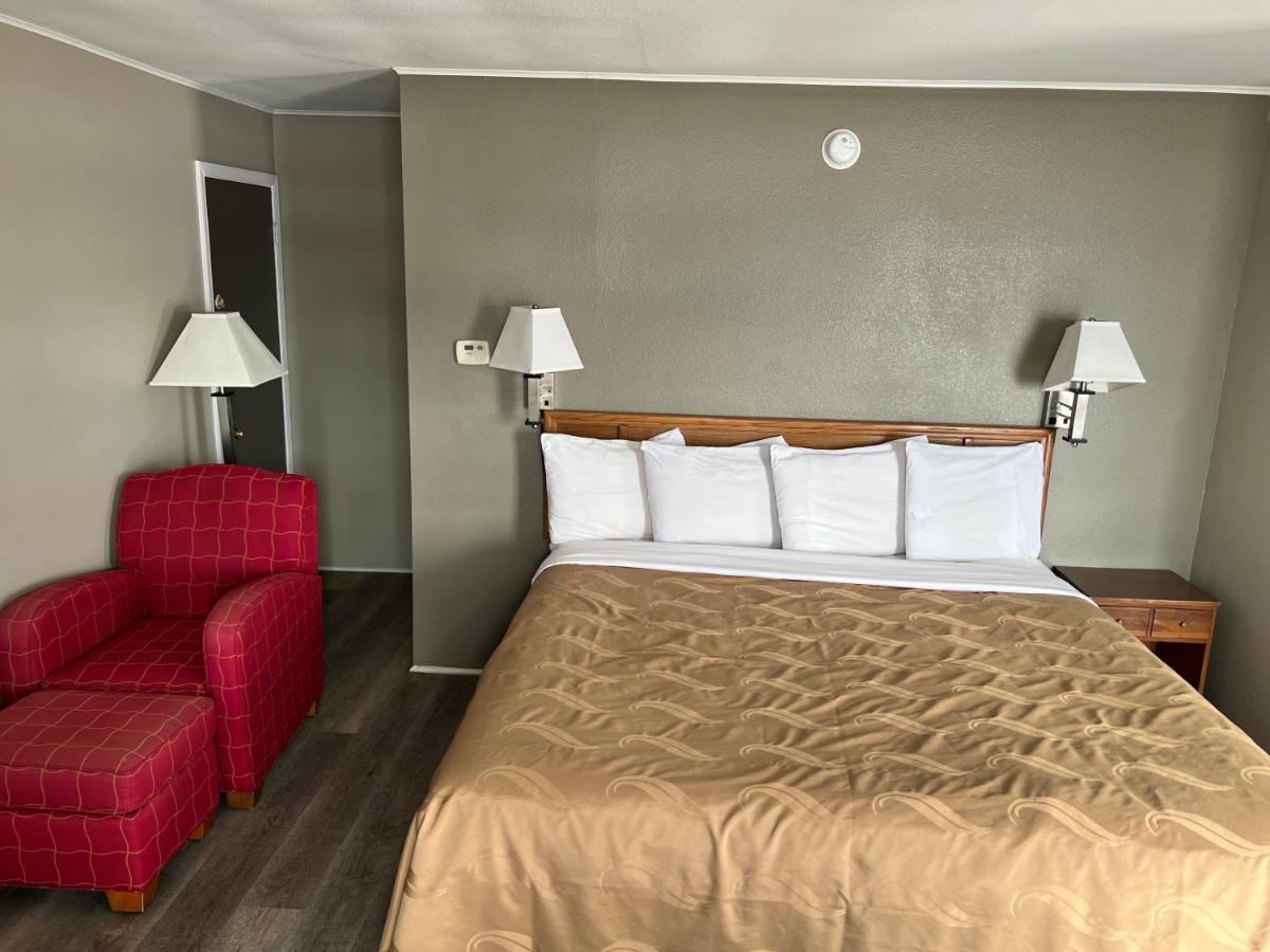 Timberly Motel Гейлорд Екстериор снимка