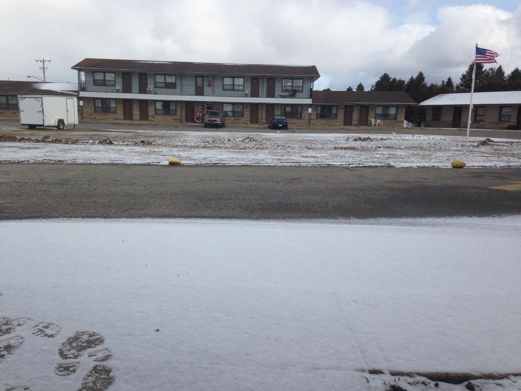 Timberly Motel Гейлорд Екстериор снимка