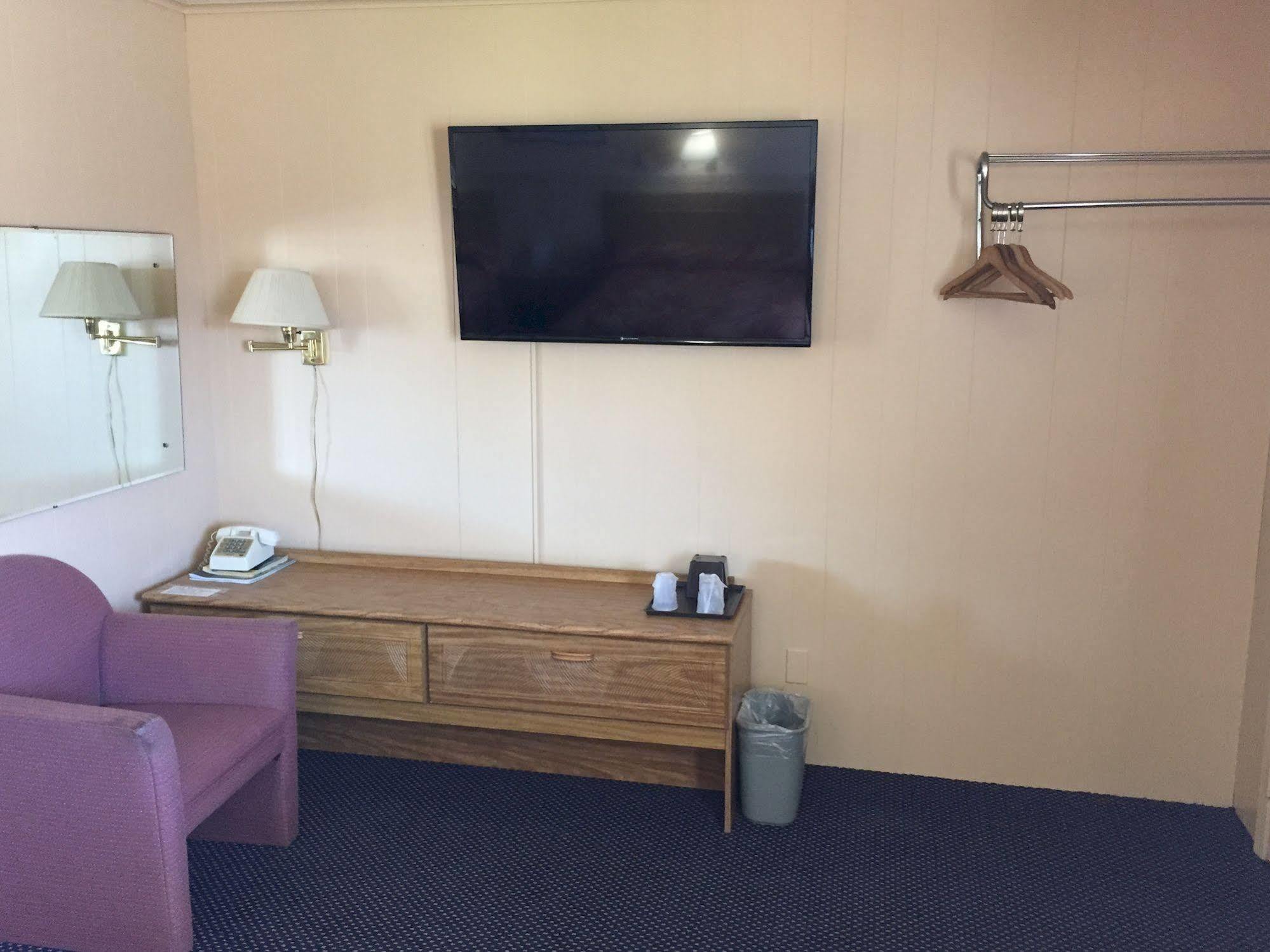 Timberly Motel Гейлорд Екстериор снимка