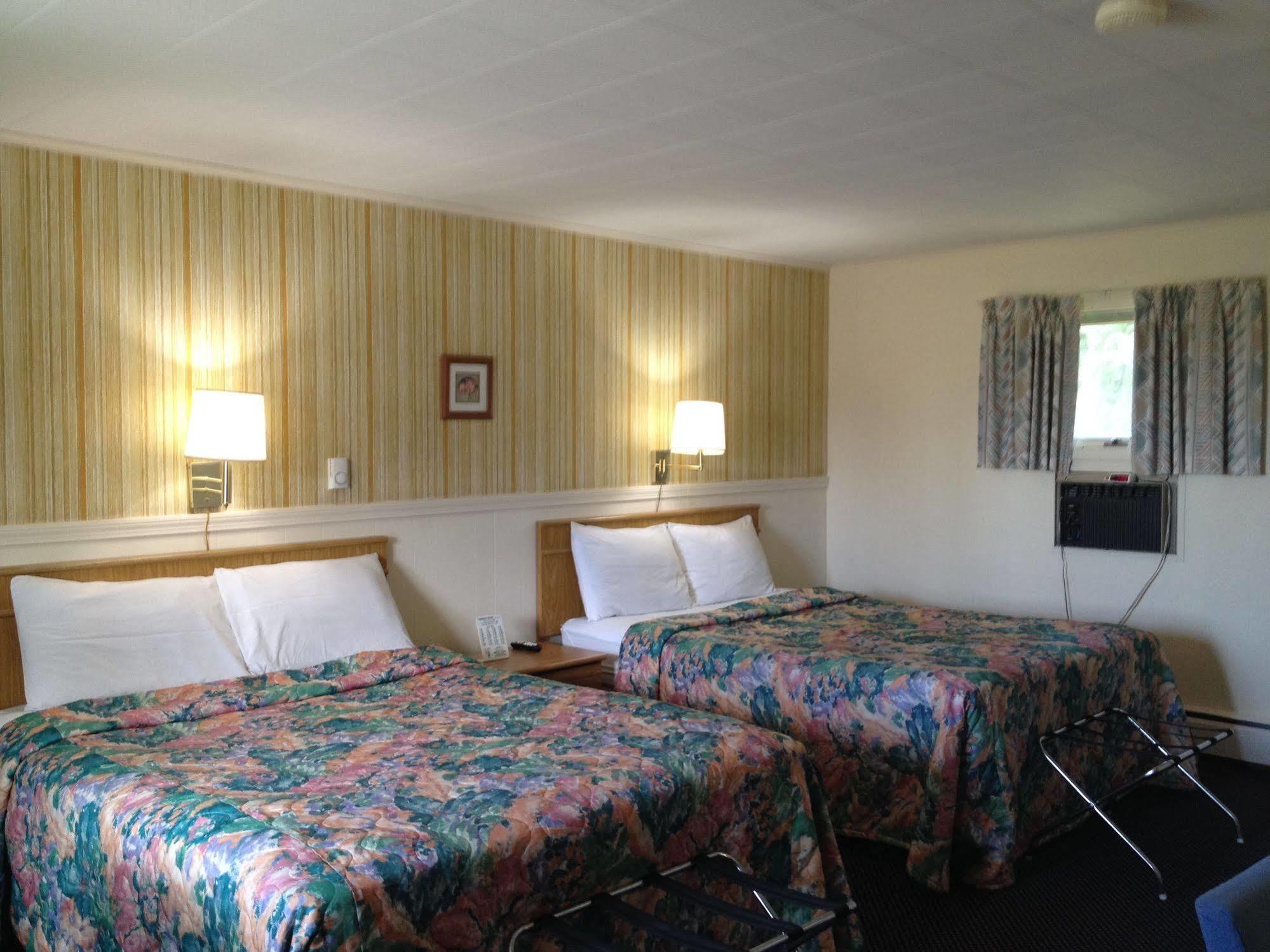 Timberly Motel Гейлорд Екстериор снимка