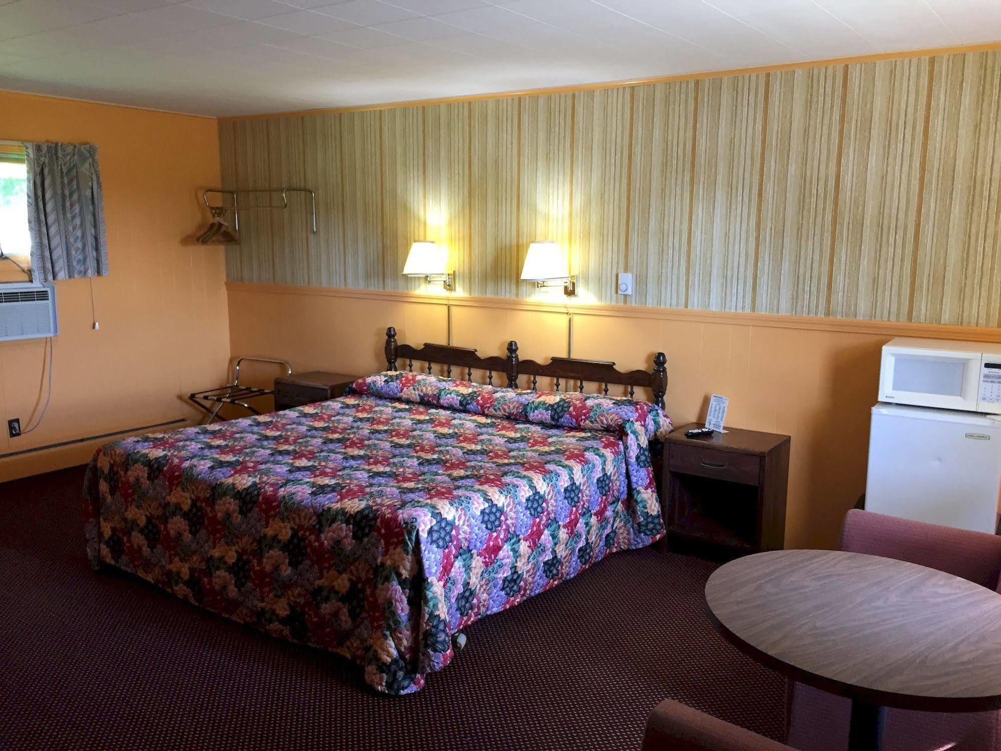 Timberly Motel Гейлорд Екстериор снимка