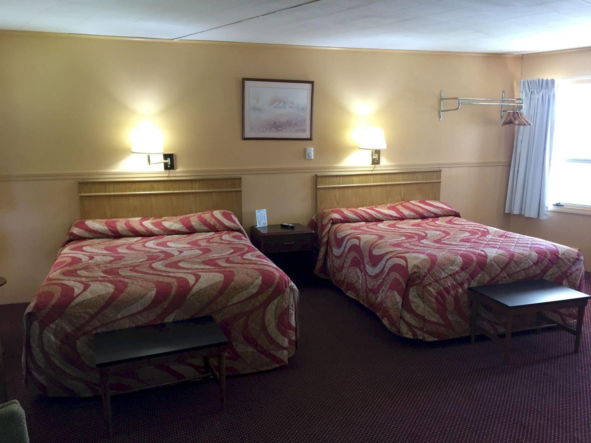 Timberly Motel Гейлорд Екстериор снимка